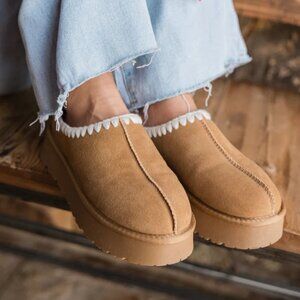 Pink Lily Boutique Gabbie Chestnut Embroidered Platform Slide Women's Size 6